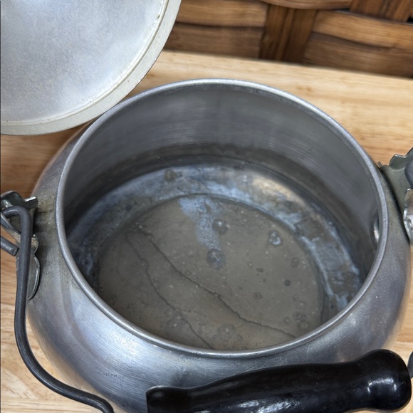 Classic Silver Teapot with Black Handle - Picture 4 of 5